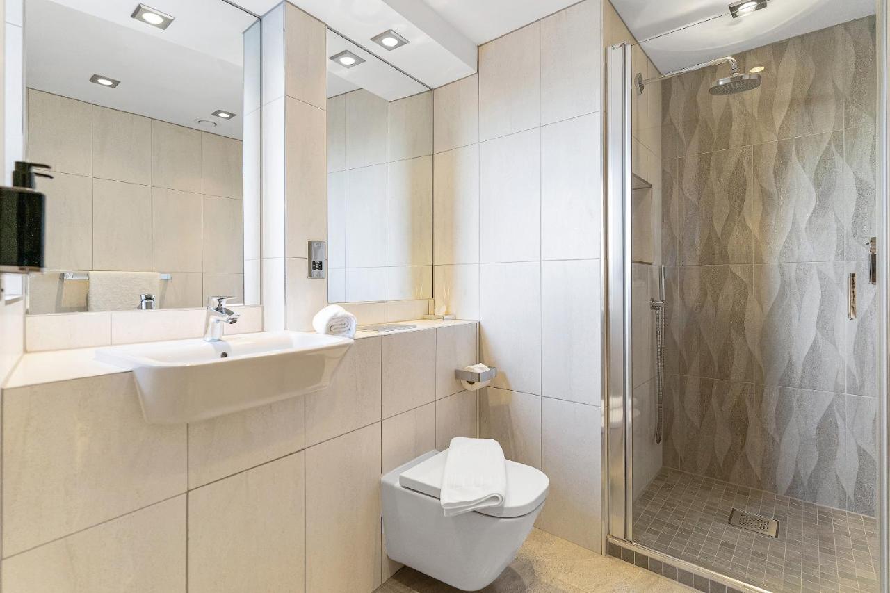 Guinea Suite