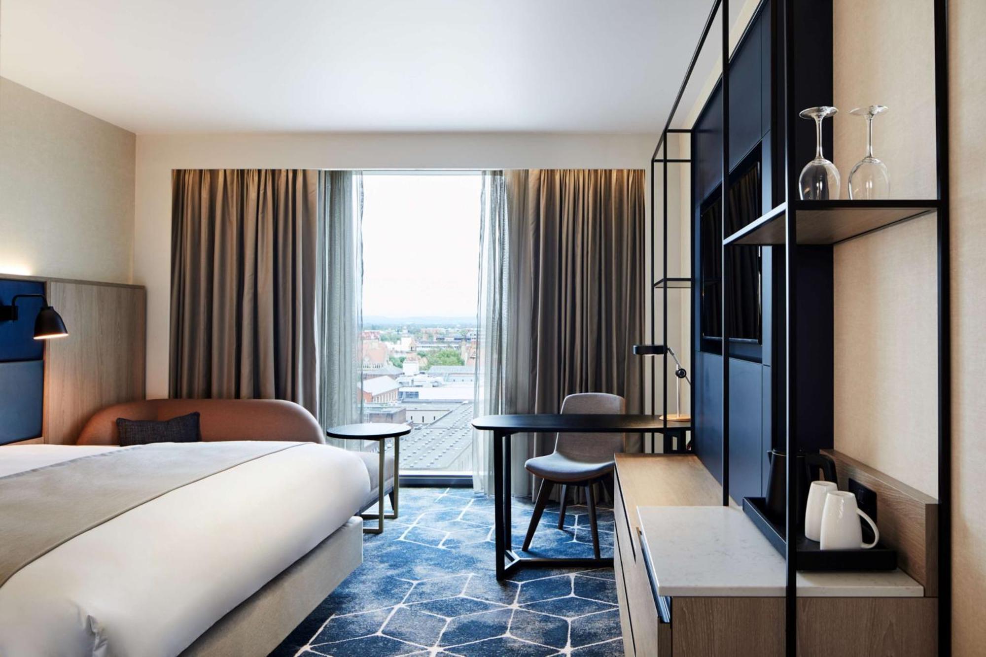 Club King Room