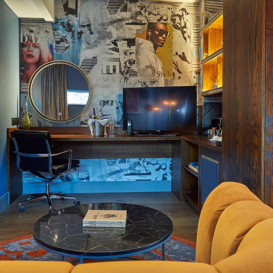 Corner Suite