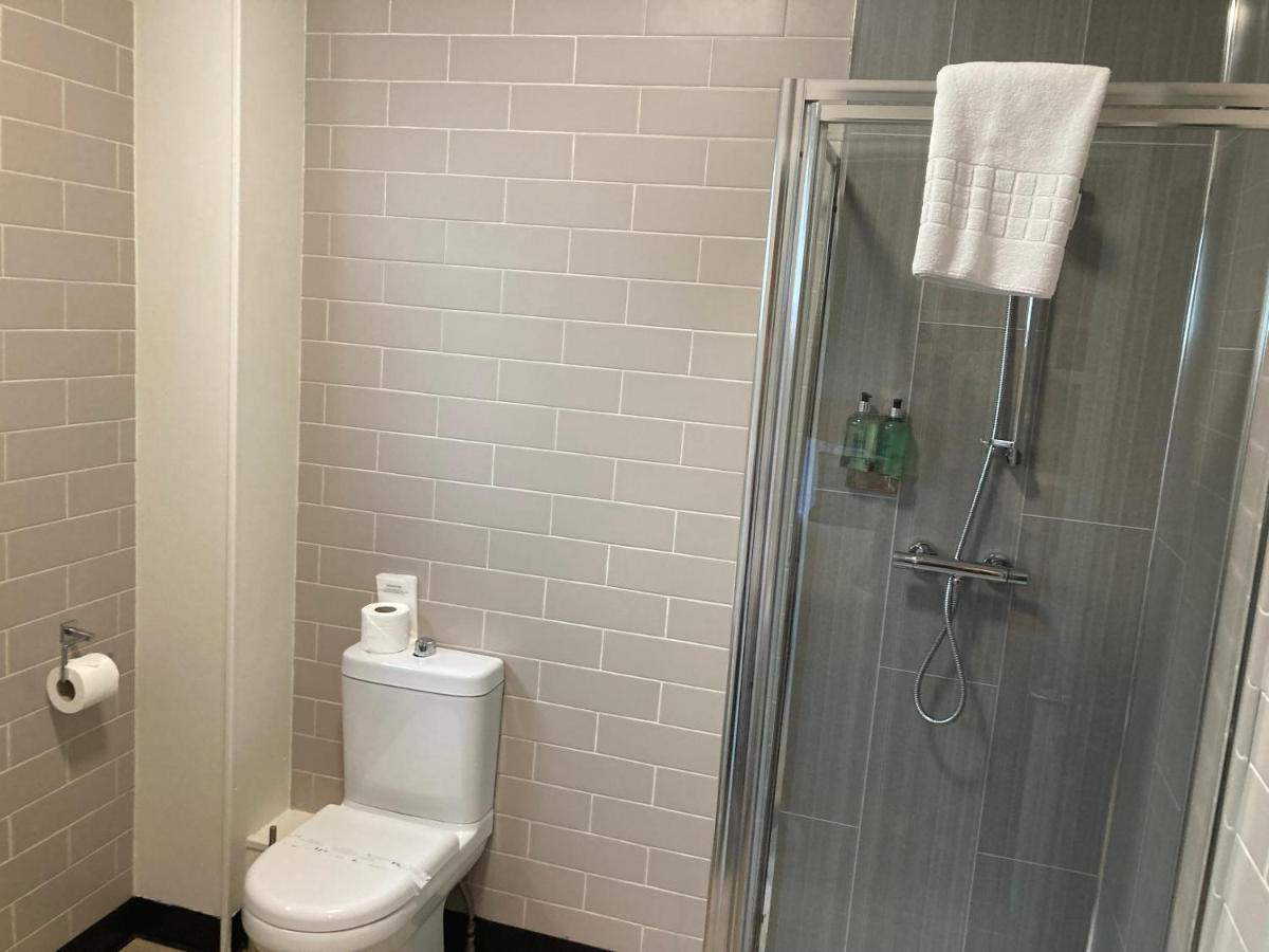 Double or Twin Room Bathroom