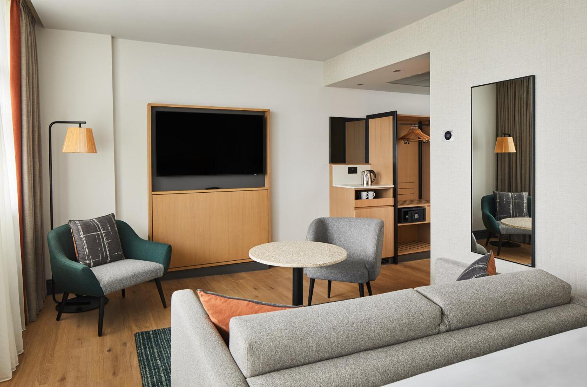 Executive King Room with MClub Lounge Access,1628646528:JPEG