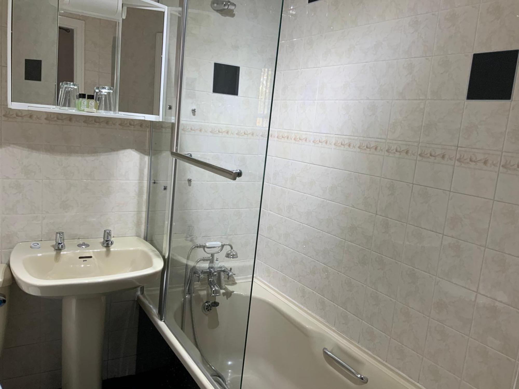 Single Room Private Bathroom