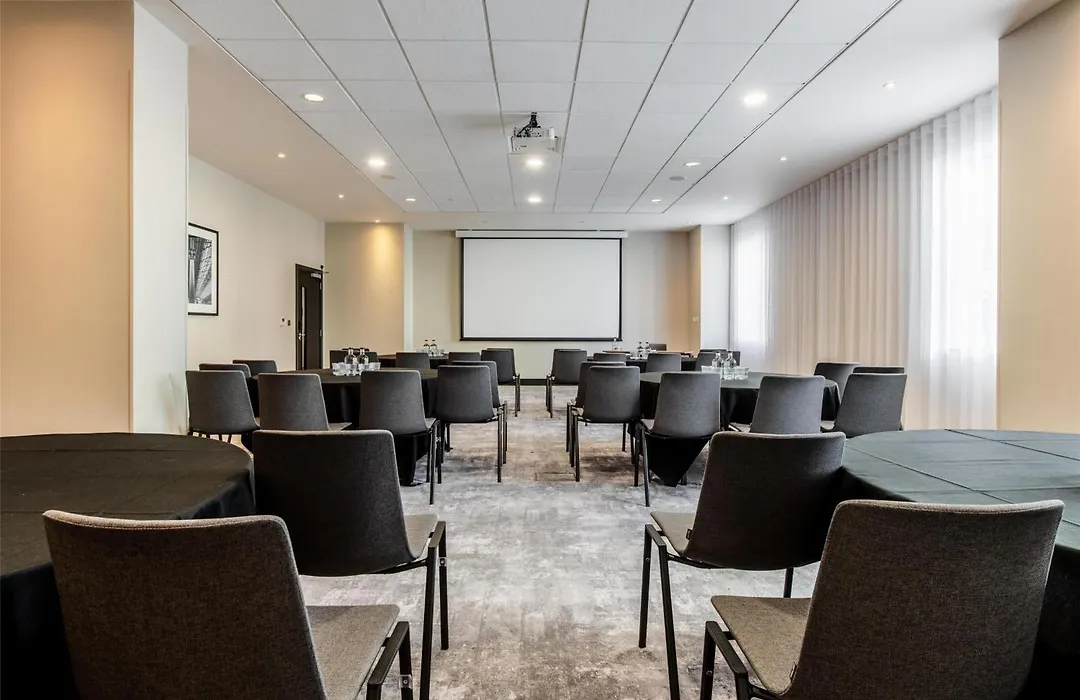 Radisson Hotel Manchester City Centre, A Verified Net Zero Hotel-1