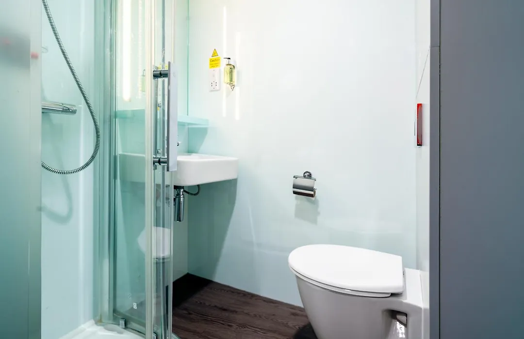 Easyhotel Manchester-1