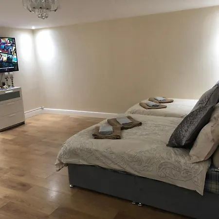 Big Room Rusholme With Tv And Private Bathroom-Parking&Wifi-2