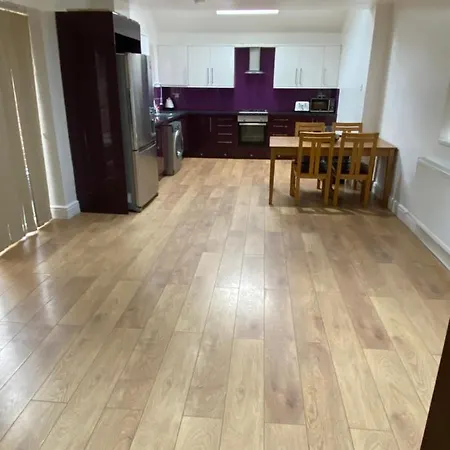 Big Room Rusholme With Tv And Private Bathroom-Parking&Wifi-3