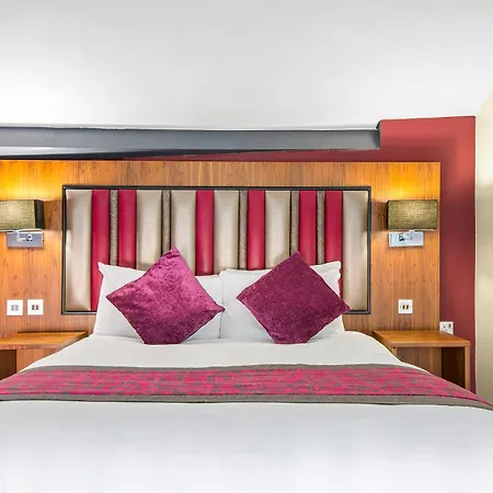 Roomzzz Manchester City-3