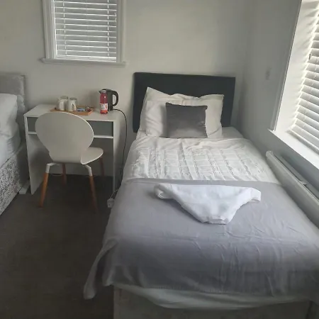 Elsham Gardens Rooms - Shared Facilities-2