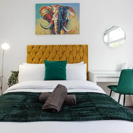 The Kent- Luxury Rooms-3