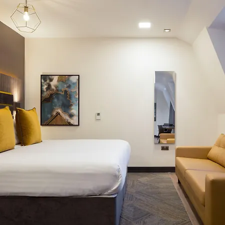 Roomzzz Manchester Victoria-3