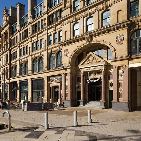 Roomzzz Manchester Victoria-3