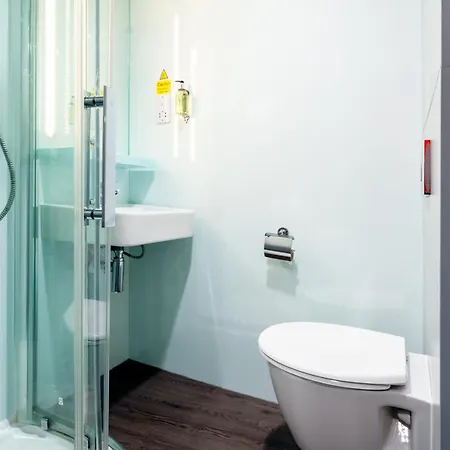 Easyhotel Manchester-3