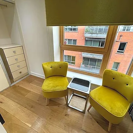 Premier Inn Manchester Salford Quays-3