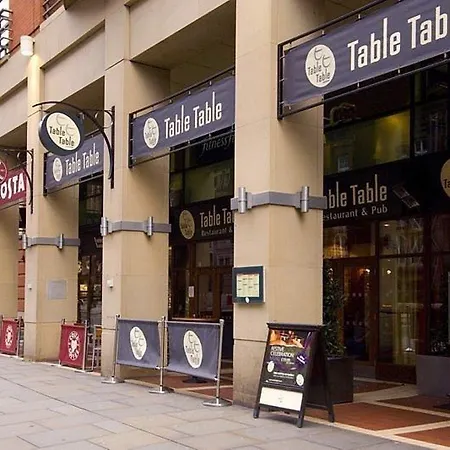 Premier Inn Manchester Central-2