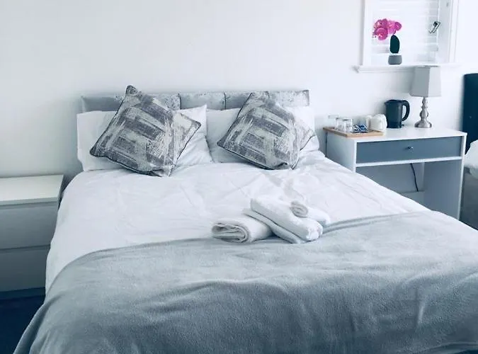 Elsham Gardens Rooms - Shared Facilities Manchester